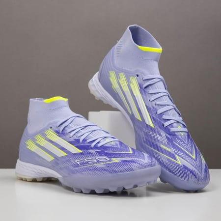 جزمة كرة قدم Adidas