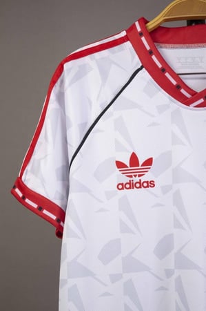 طقم مانشيستر يونايتد كلاسيكي 1991