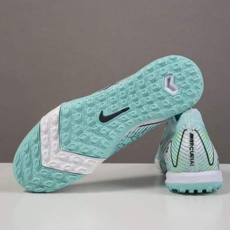 جزمة كرة قدم Nike