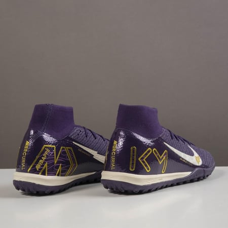 جزمة كرة قدم Nike