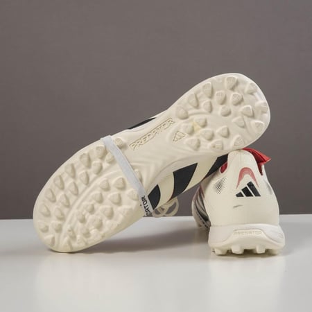 جزمة كرة قدم Adidas