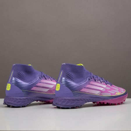 جزمة كرة قدم Adidas