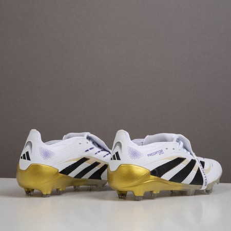 جزمة كرة قدم Adidas