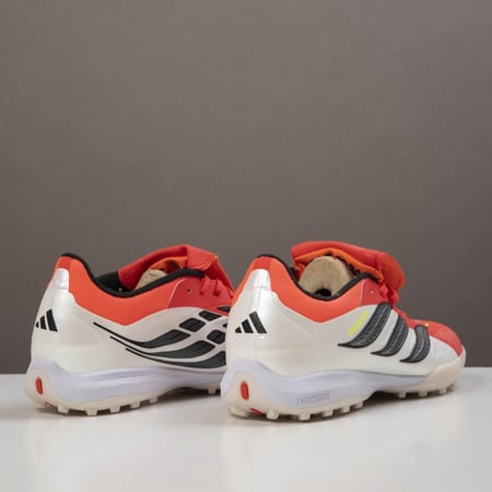 جزمة كرة قدم Adidas