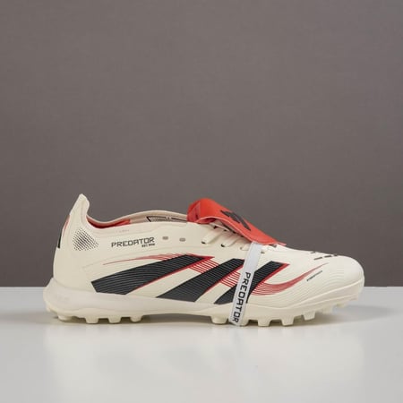 جزمة كرة قدم Adidas