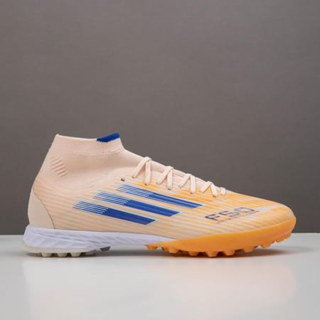 جزمة كرة قدم Adidas