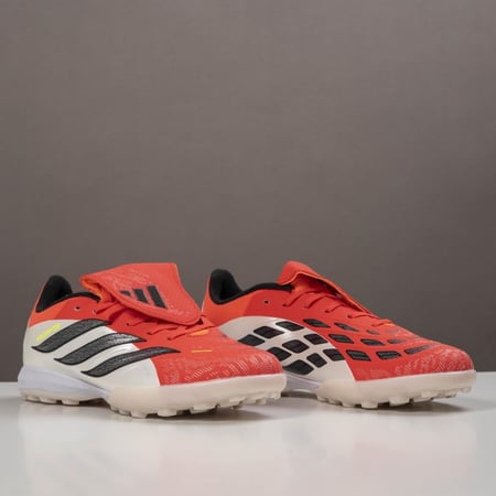 جزمة كرة قدم Adidas