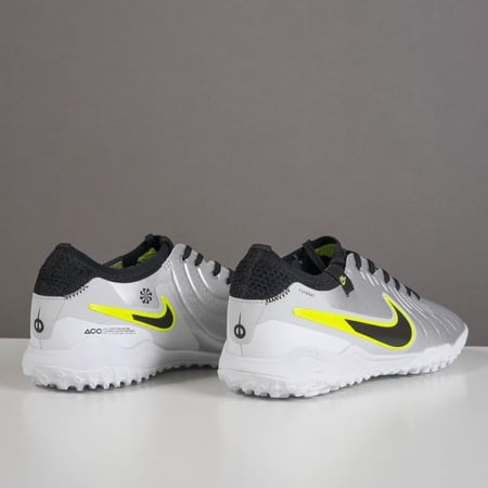 جزمة كرة قدم Nike