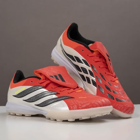 جزمة كرة قدم Adidas
