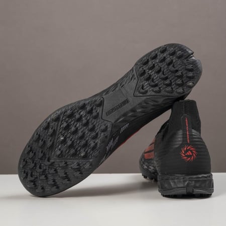جزمة كرة قدم Adidas