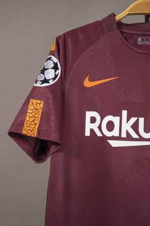 طقم برشلونة الاحتياطي 2017/2018