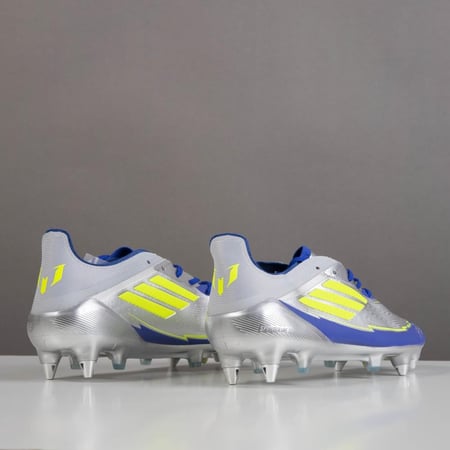 جزمة كرة قدم Adidas