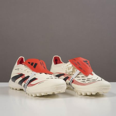 جزمة كرة قدم Adidas