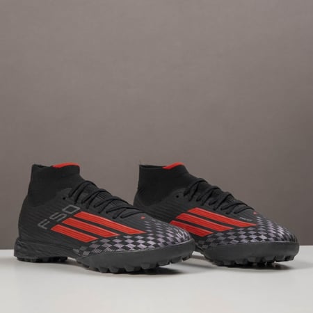 جزمة كرة قدم Adidas