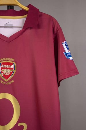 طقم ارسنال الاساسي 2005