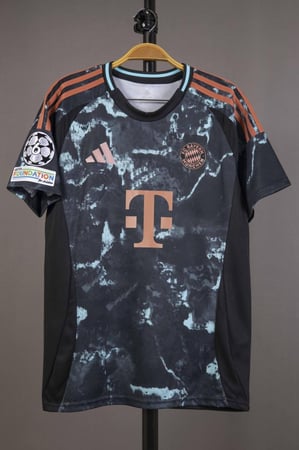 طقم بايرن ميونيخ الاحتياطي 2024/2025