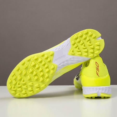جزمة كرة قدم Adidas