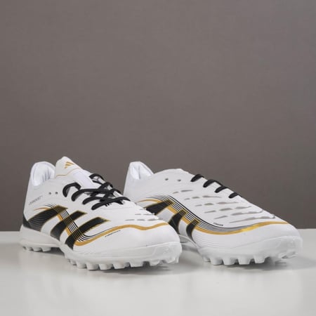 جزمة كرة قدم Adidas