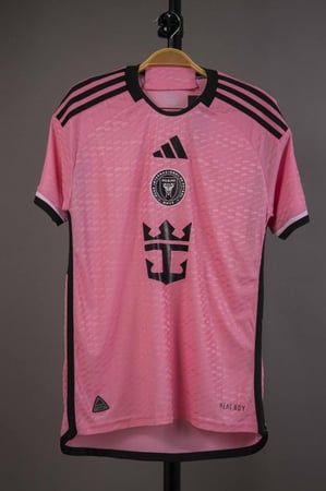 طقم انتر ميامي الاساسي 2024/2025