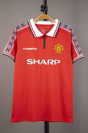 طقم مانشيستر يونايتد كلاسيكي