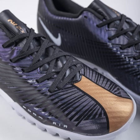 جزمة كرة قدم Nike