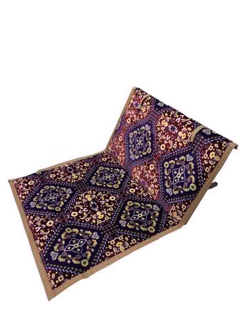 تكاية نفر ونص أندلسي ملون