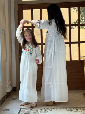 دراعه الأم وبنتها ابيض رقم 54