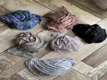 مجموعة طرح ألوان غامقه ( أسود - بني - رصاصي درجتين - أزرق - زيتي )