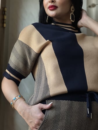 طقم بنطلون وبلوزه بيج وأسود شتوي بخامة ممتازة جداً رقم 1