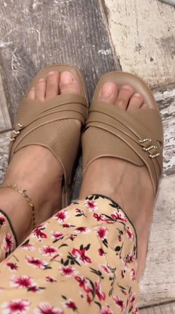 حذاء طبي جملي مرتفع 3 سم مريح وعملي وأنيق