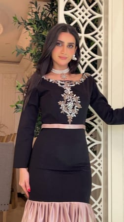 فستان العيد الأنيق أسود ولحمي