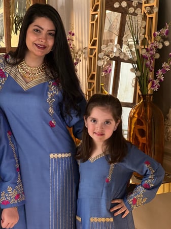 دراعه الأم وبنتها زرقاء رقم 55