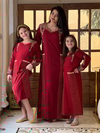 دراعه الأم وبنتها حمراء رقم 55