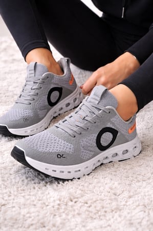 حذاء رياضي رصاصي واسود مرررررررريح مثل الغيمه ☁️