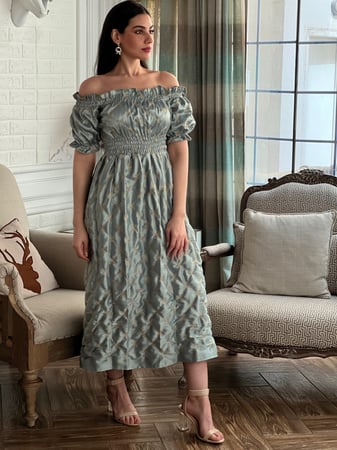 فستان تيفاني طويل تفته عالية الجودة مطرز بخيوط القصب الذهبية اوف شولدر رقم 25