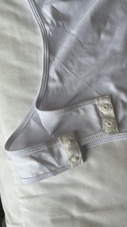 تيشيرت أبيض أكمام قصيرة