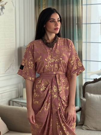 فستان درابيه بحزام عريض ولوقو دار نجود