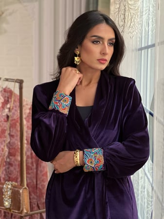 طقم مخمل موف غامق فخم جداً مزين بالكلف من الاطراف