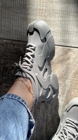 حذاء رياضي رصاصي مرررررررريح مثل الغيمه ☁️