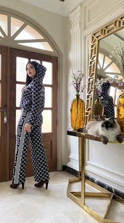 طقم بنطلون وبلوزه كحلي وابيض شتوي بخامة ممتازة جداً رقم 3