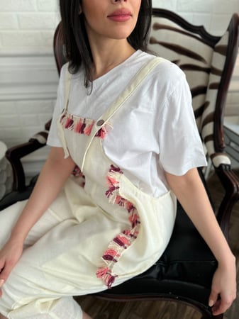 جمبسوت ابيض مزين بالهدب