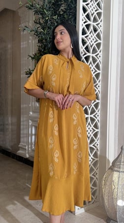 دراعه رمضانية لون الكركم حرير مغسول مكرمش مطرزة بخيوط القصب