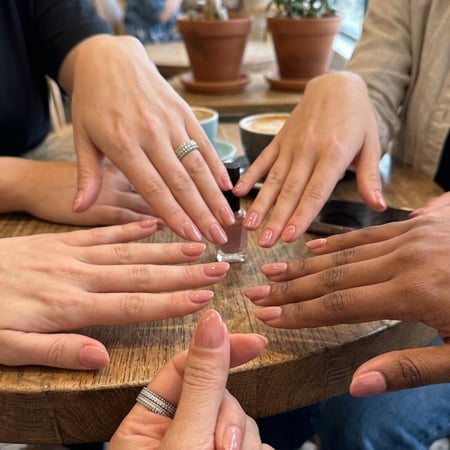 مناكير لون وردي غني رقم 19