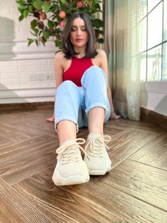 حذاء رياضي بيج فاتح موديل رقم 1