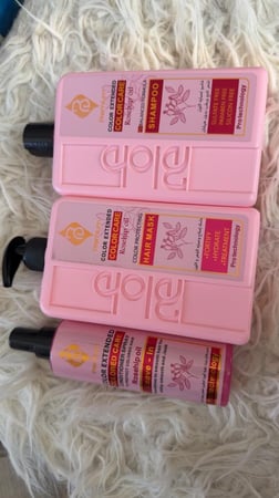 مجموعة الشعر بثمار الورد ( شامبو + ماسك + بخاخ بلسم )