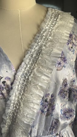 دراعه فري سايز رمضانية قطن خفيف وبارد جداً مشجرة بورود فوشي بشكل انيق ومرتب