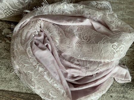 مجموعة طرح ألوان فاتحه ( أبيض - وردي - لحمي درجتين - رصاصي فاتح - موف على رصاصي فاتح  )