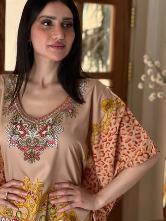 فستان / دراعه قطن لحمي مشجرة وملونه ومطرز بالفصوص رقم 61