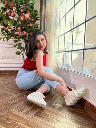 حذاء رياضي بيج فاتح موديل رقم 1