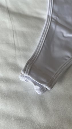 تيشيرت أبيض أكمام طويلة